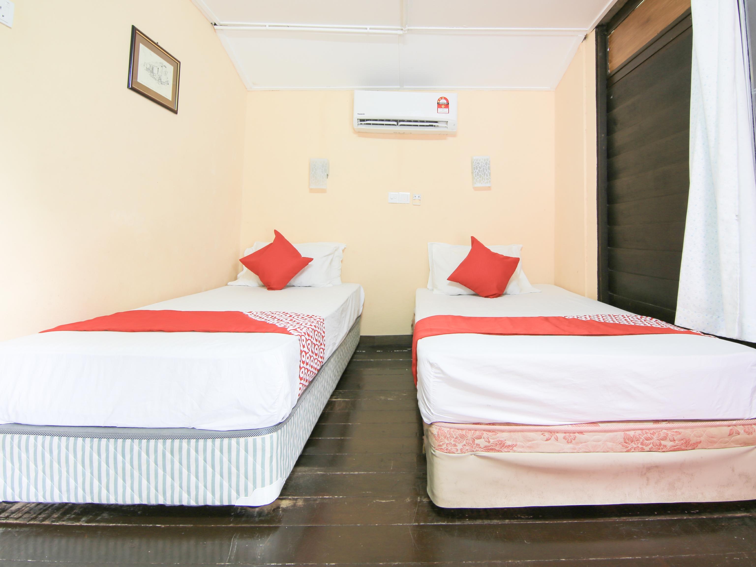 Ombak Inn Chalet Kampung Teluk Nipah Ngoại thất bức ảnh